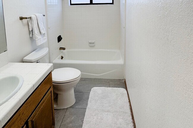 Building Photo - 695 Ketch Ct