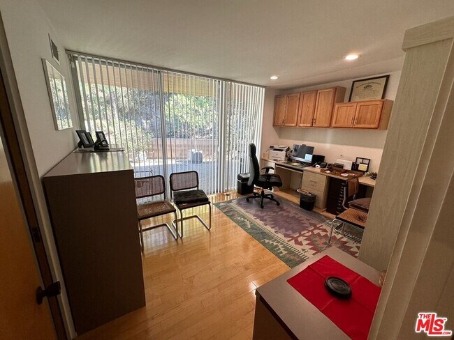 Building Photo - 590 N Tigertail Rd