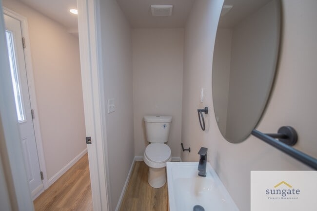 Building Photo - 1911 Eastern Ave