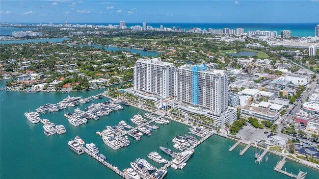 Building Photo - 1900 Sunset Harbour Dr