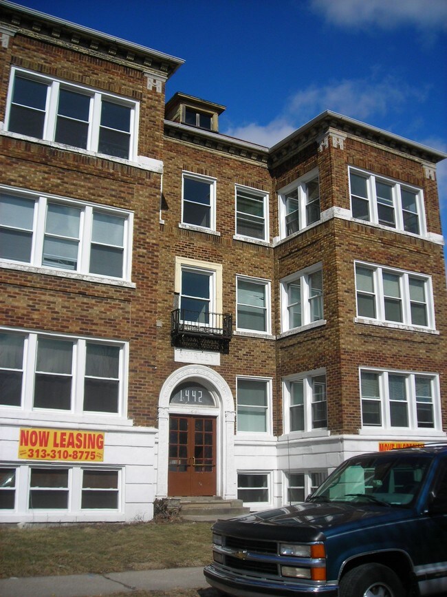 Building Photo - The Shirley