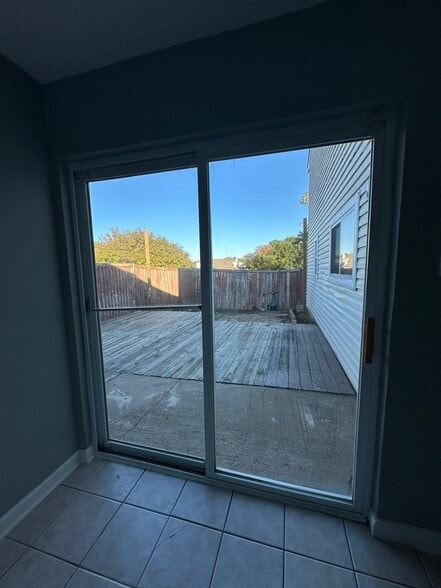 Building Photo - 2401 Forestmeadow Dr