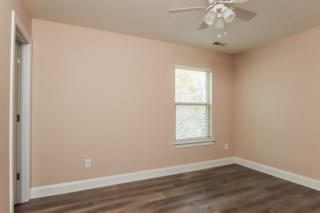 Building Photo - 213 Willow Weald Ct