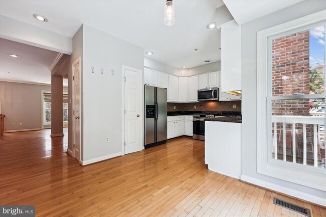 Building Photo - 21 Sterling Ct