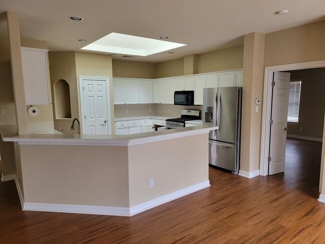 Building Photo - 10501 Hill Country Skyline