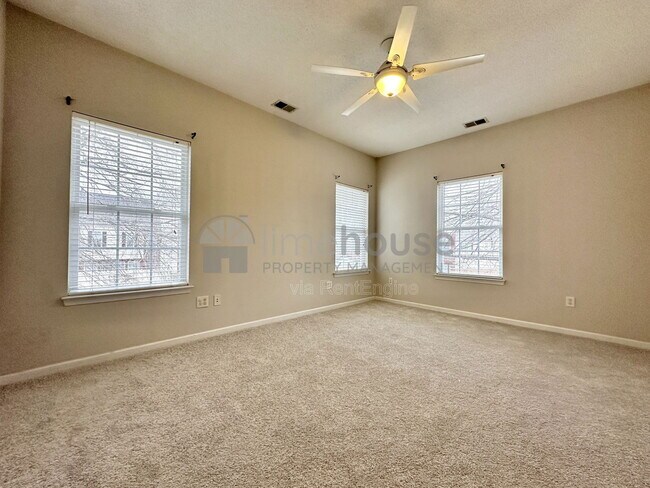 Building Photo - 5872 Ludington Dr