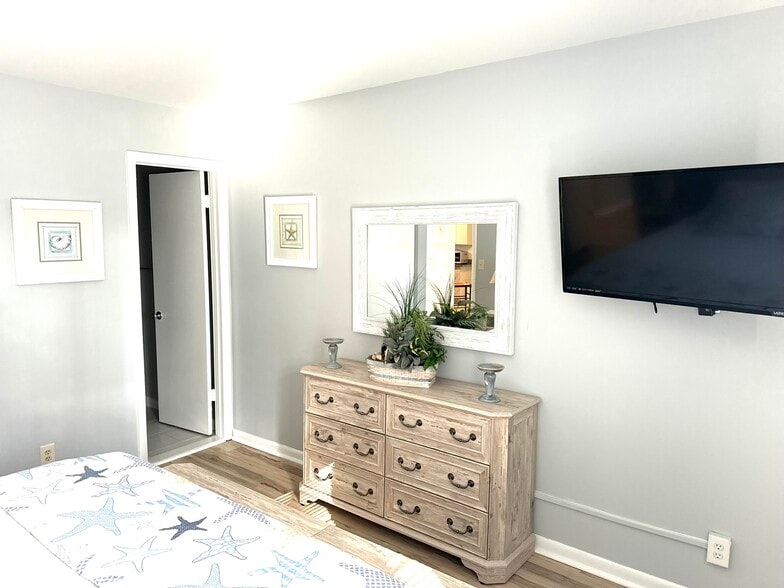 Building Photo - 39633 Round Robin Way