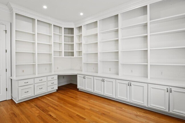 Building Photo - 169 Sausal Dr