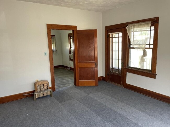 Building Photo - 610 Noble St