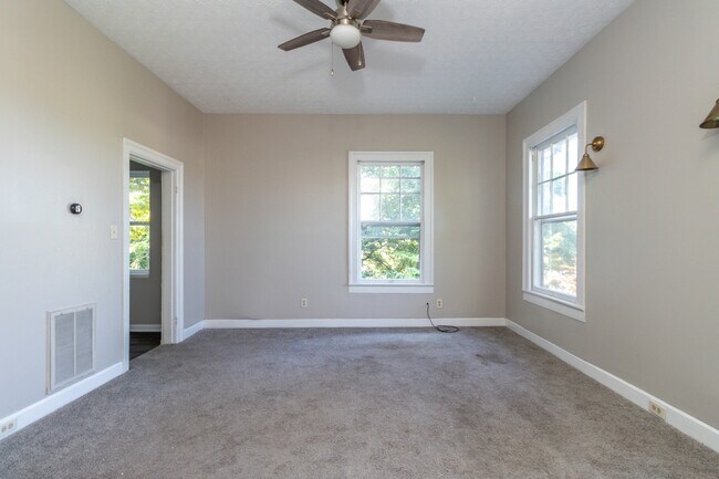 Building Photo - 602 Caswell Ave