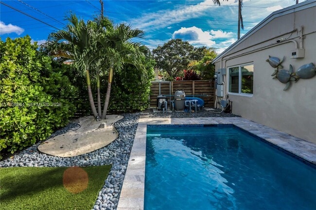 Building Photo - 930 N 11th Ct