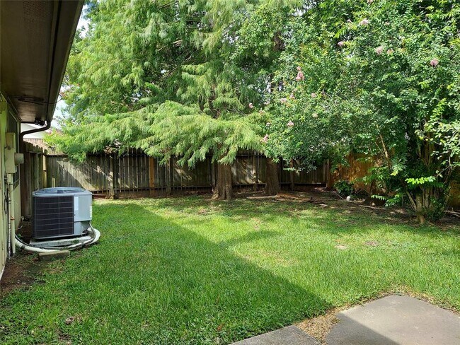 Building Photo - 3811 Quiet Pl Dr