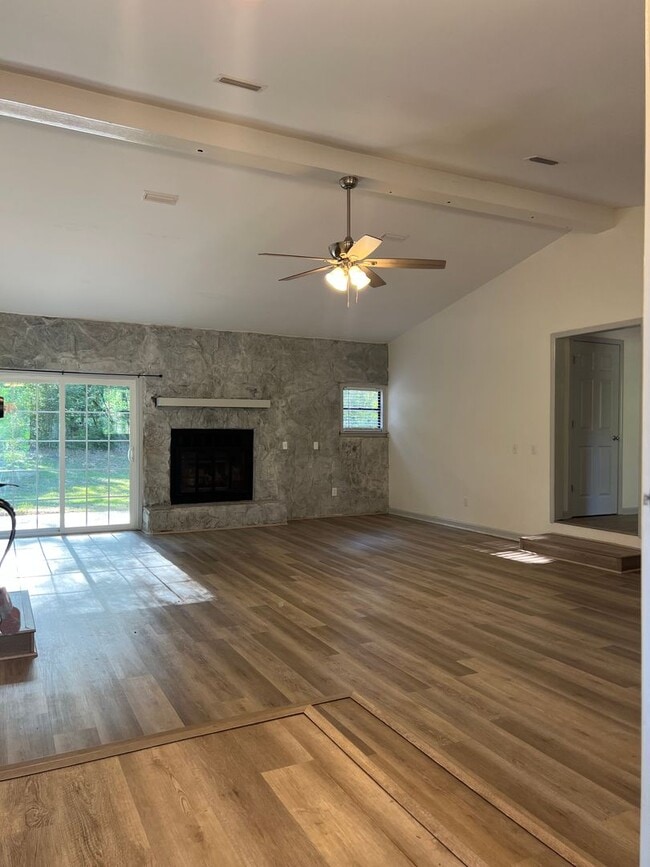 Building Photo - 185 Hickory Tree Ln