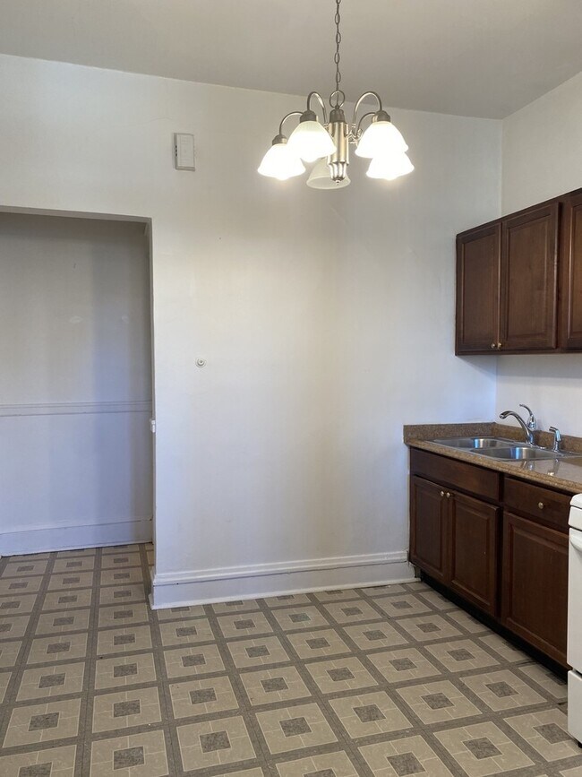 Building Photo - 1548 W Highland Ave