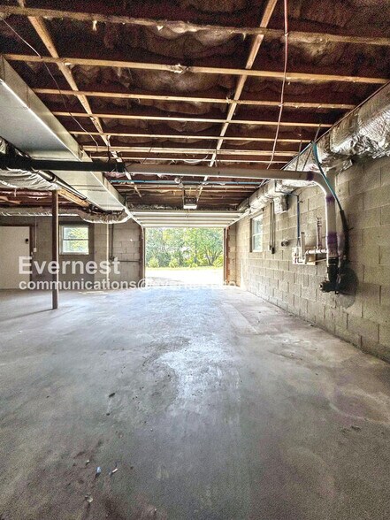 Building Photo - 6728 Kemp St