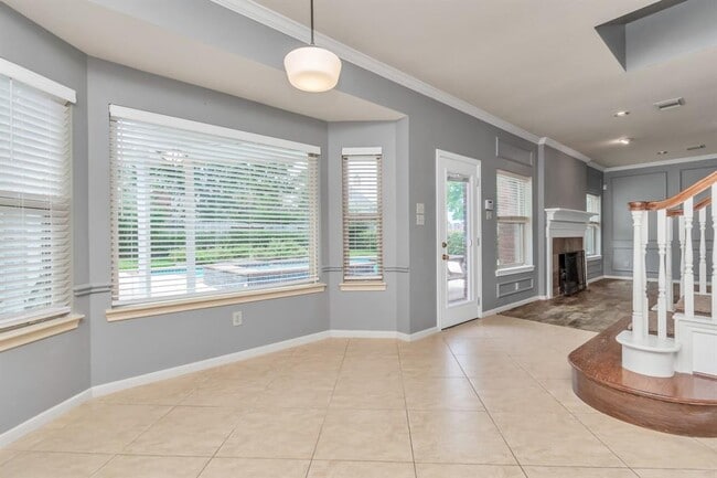 Building Photo - 4611 Bermuda Dr