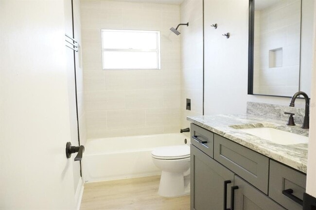 Building Photo - 7811 Bay Cedar Dr