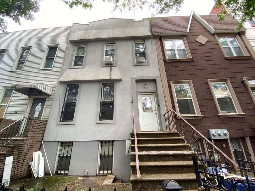 Building Photo - 43 Weirfield St