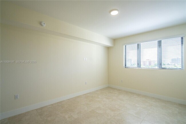 Building Photo - 1091 Galiano St