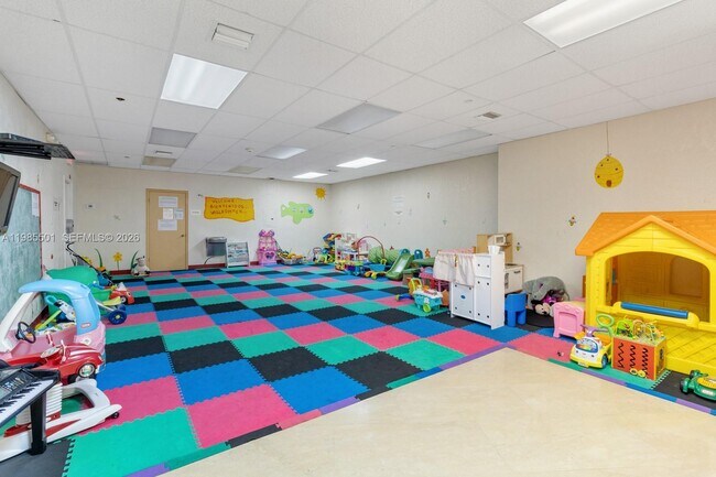 Building Photo - 1111 Crandon Blvd