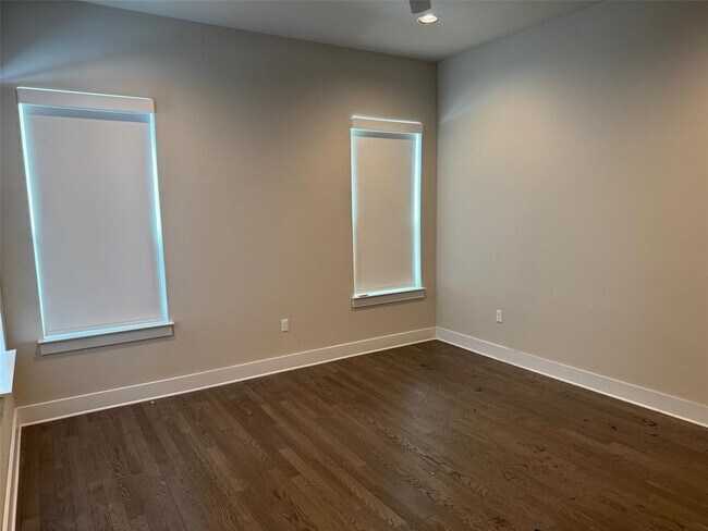 Building Photo - 3108 E 51st St