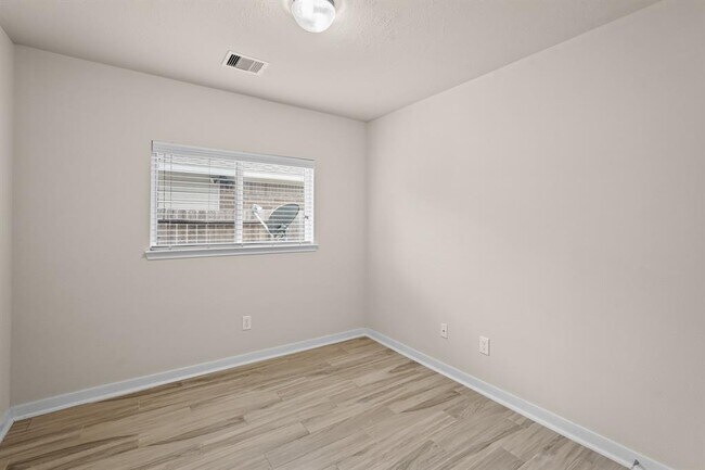 Building Photo - 10918 Barker View Dr