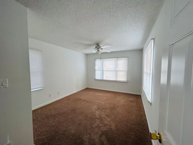 Building Photo - Cute 2-story home 2 bedroom 2 1/2 bath with a 1 car garage off Pisgah Church road NW Greensboro