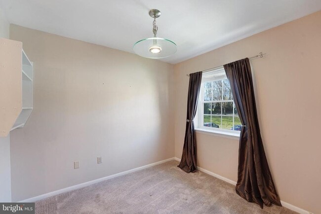 Building Photo - 3120 Valley Dr