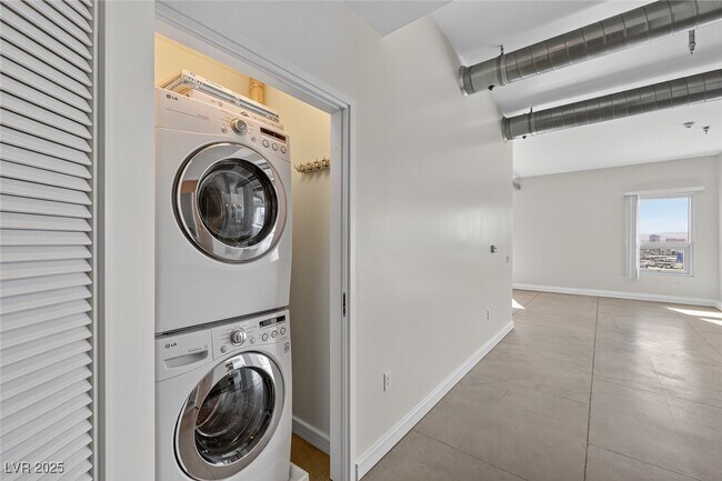 Building Photo - 200 Hoover Ave