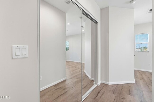 Building Photo - 6721 1/2 Vineland Avenue Unit