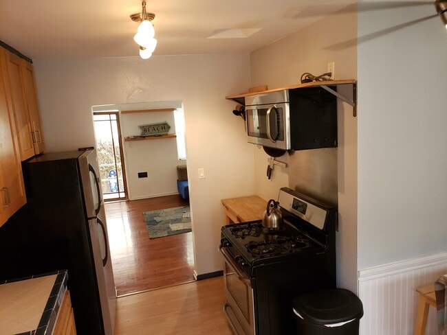 Building Photo - 707 Vernon Ave