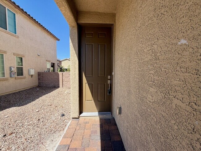 Building Photo - TWO STORY 3 BED 2.5 BATH HOME WITH SOLAR.