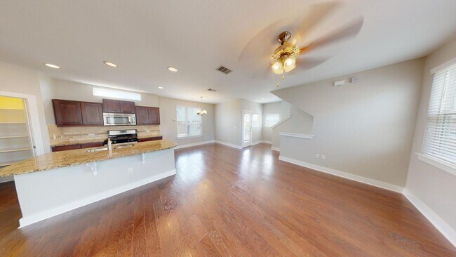 Building Photo - Gorgeous Condo in Edgewick - Minutes from Soco!