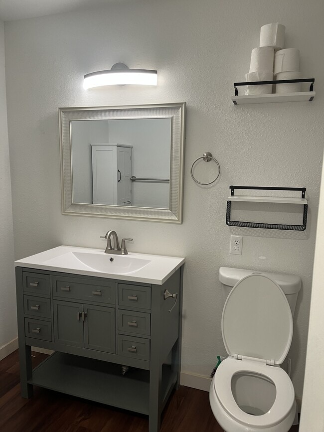 Building Photo - 4705 Lexington Pl NE