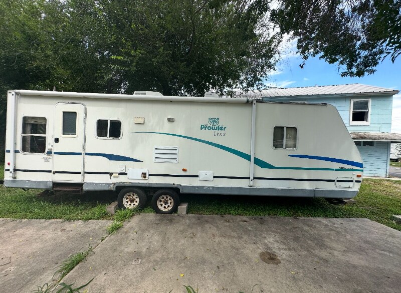 Building Photo - 613 N Eye St