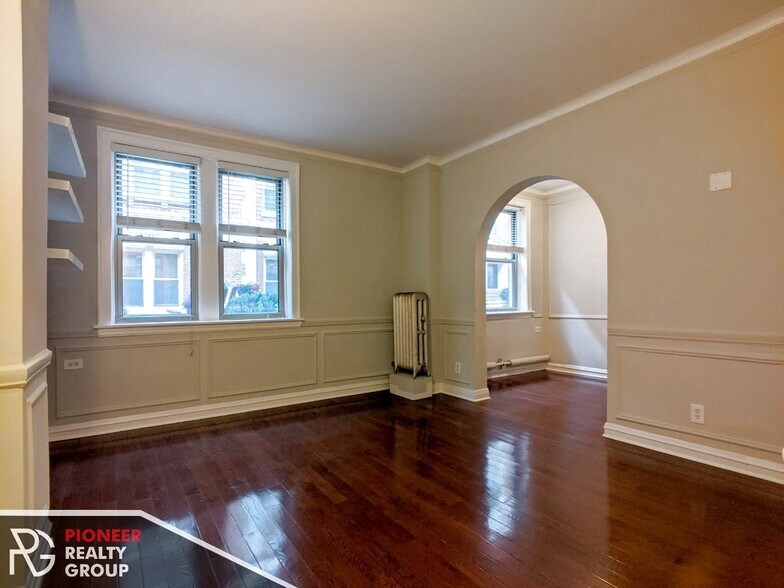 Building Photo - 546 W Surf St