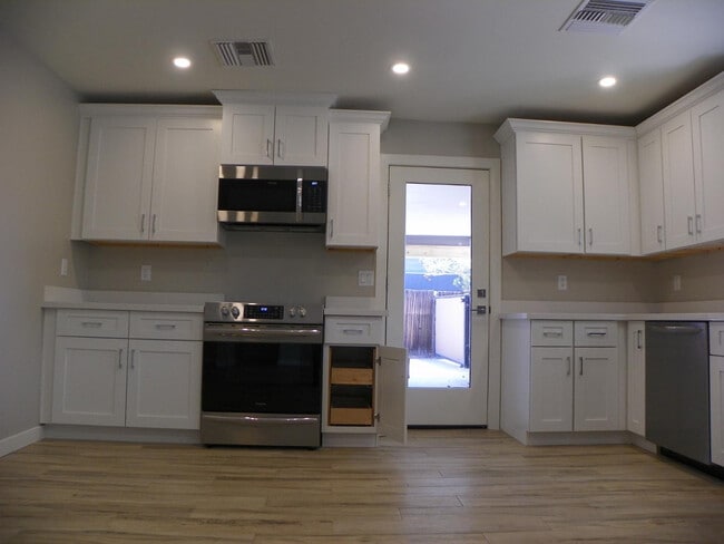 Building Photo - 8337 E Meadowbrook Ave