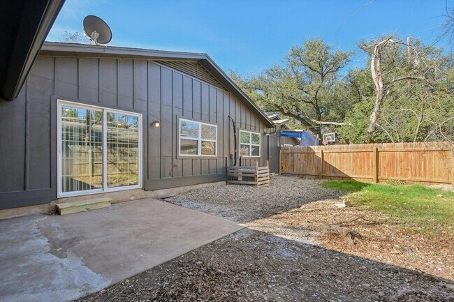 Building Photo - 11906 Broad Oaks Dr