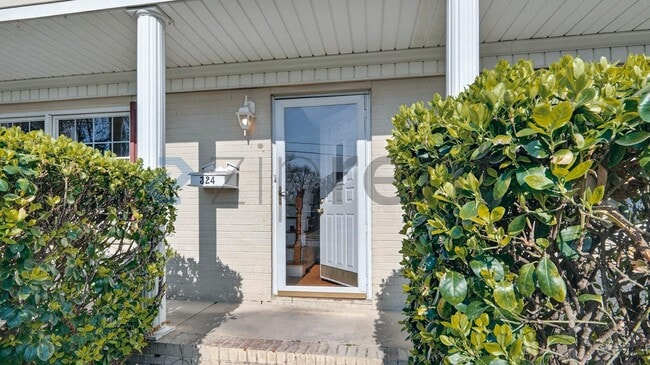 Building Photo - 324 Busher Rd