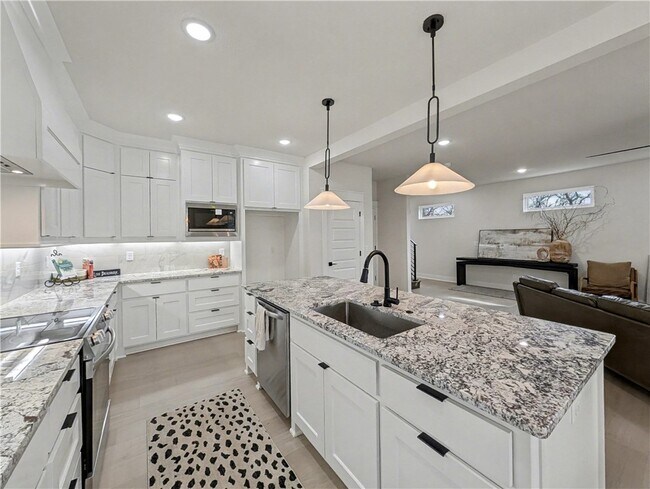 Building Photo - 30 Cromer Dr