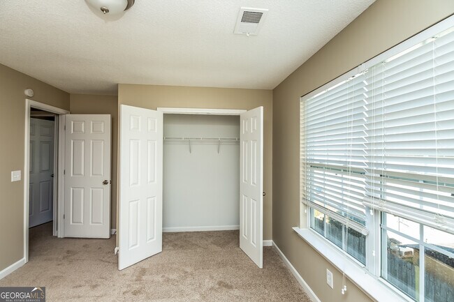 Building Photo - 353 Coral Cir