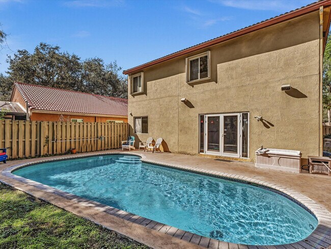 Building Photo - 1449 Banyan Cir