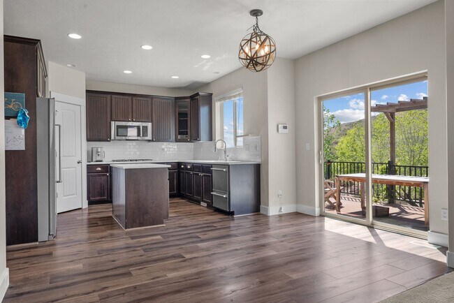 Building Photo - Beautiful 5 Bed / 3.5 Bath Home for Rent in Draper