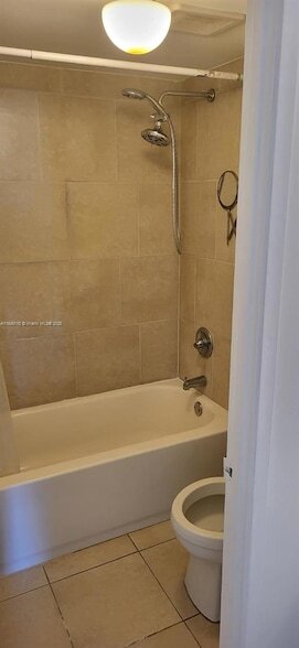 Building Photo - 1301 NE Miami Gardens Dr