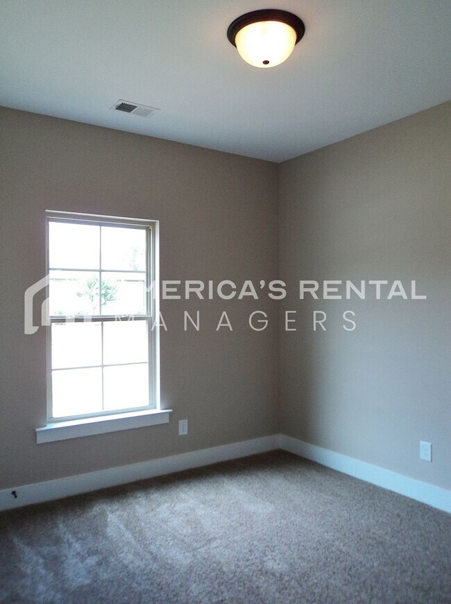 Building Photo - 108 Falling Waters Ln