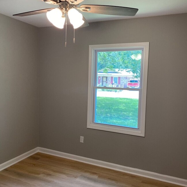 Building Photo - Completely Remodeled
