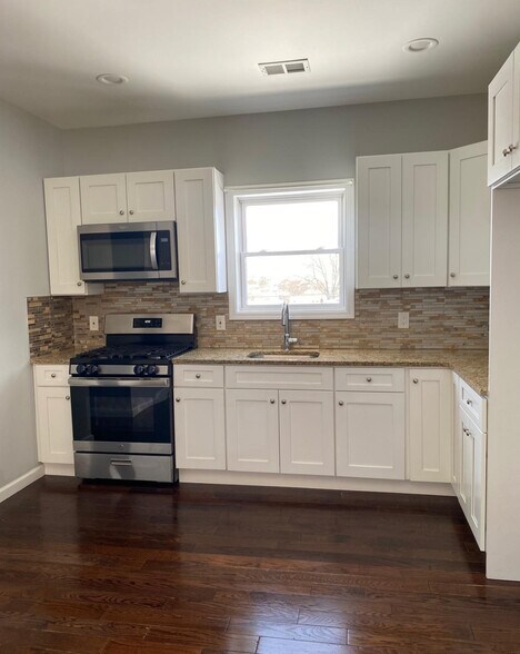 Kitchen - 153 E 23rd St