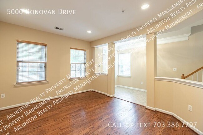 Building Photo - 5000 Donovan Dr
