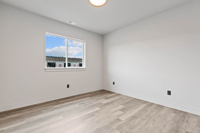 Building Photo - 204 Fletching Way