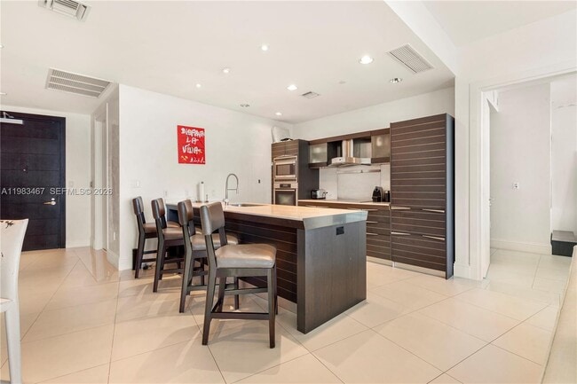 Building Photo - 200 Biscayne Blvd Way